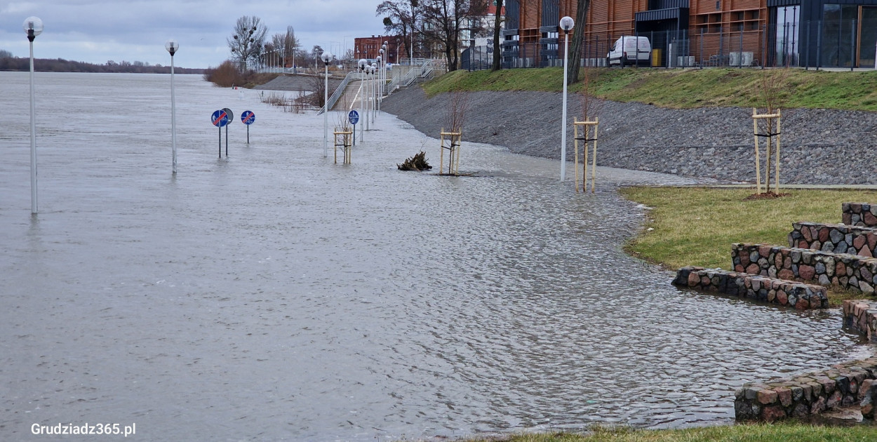Wysoki stan Wisły w Grudziądzu. Służby monitorują sytuację