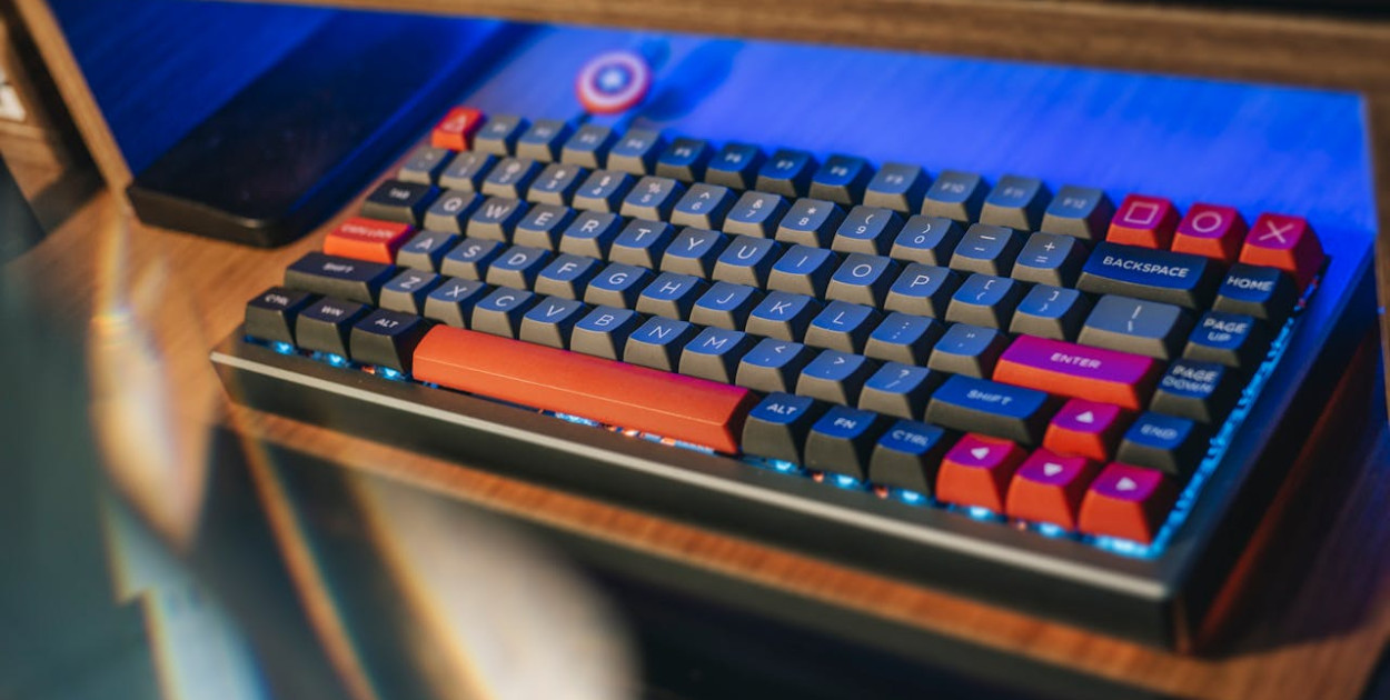 Przewodnik po klawiaturach gamingowych: Co warto wiedzieć przed zakupem?