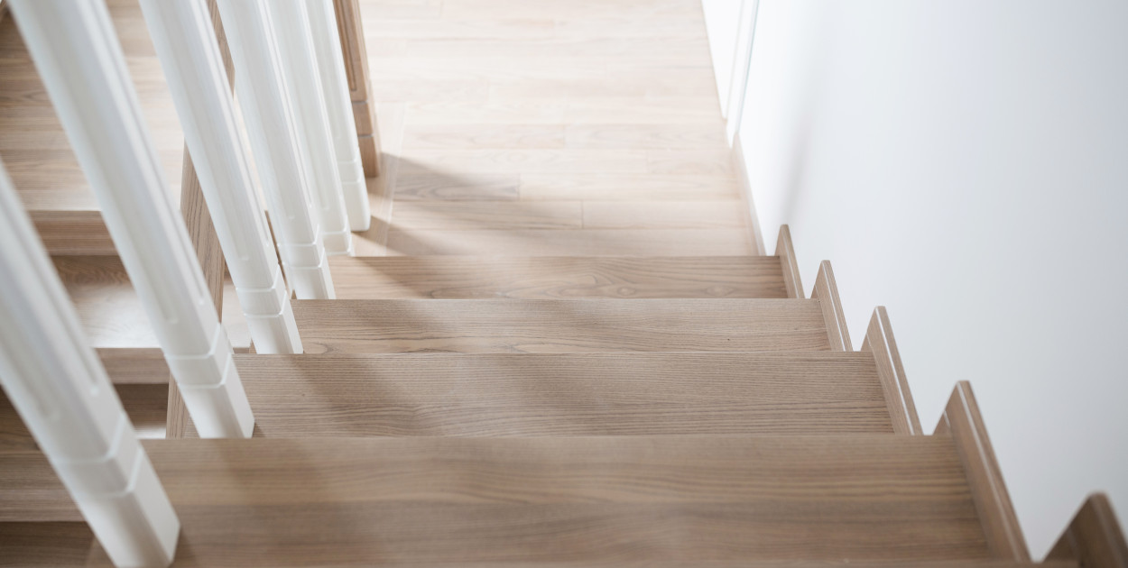 Panele winylowe na schodach – czy to dobre rozwiązanie?