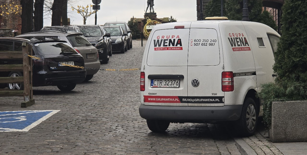 Grudziądz: "Żenujące!" - Taksówkarz Piotr ostro o dostępie do Ratusza dla osób nie