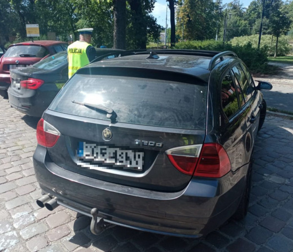 W Grudziądzu zatrzymano poszukiwanego kierowcę BMW z zakazem sądowym-81476