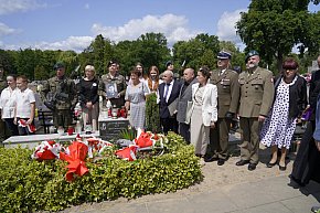 Uroczyste odsłonięcie tablicy pamiątkowej poświęcone Irenie Szydłowskiej-2387