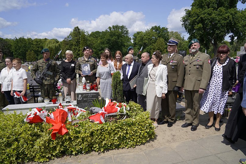 Uroczyste odsłonięcie tablicy pamiątkowej poświęcone Irenie Szydłowskiej