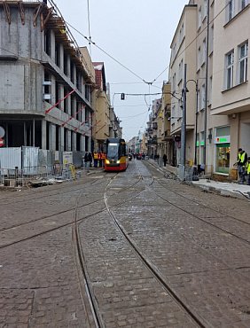 Długo oczekiwany tramwaj na ulicy Toruńskiej w Grudziądzu-82237