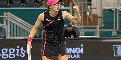 Turniej WTA w Miami - Świątek w 1/8 finału po trzech setach z Noskovą-87922