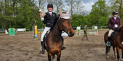 Wiktoria Romanowska na koniu Whisky zwyciężyła w konkursie skoków-88429