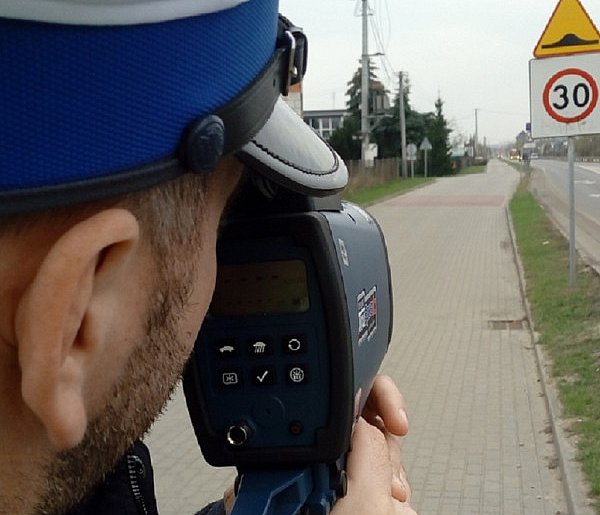 Dwóch kierowców straciło prawo jazdy na przekroczenie prędkości w Grudziądzu-88473