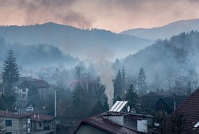 Skąd zanieczyszczenia powietrza Sporo pyłu niesie dym z - 92283