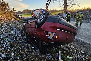 Dachowanie w Białochowie koło Grudziądza - ślisko na drogach-92392