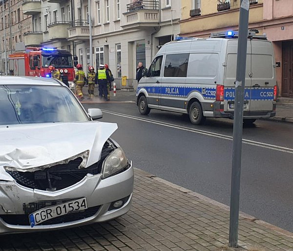 Kolizja na skrzyżowaniu Brzeźnej i Kalinkowej w Grudziądzu-92584