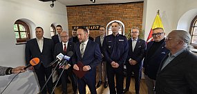 III LO w Grudziądzu: Mundury nielegalne? Sukces z klasą