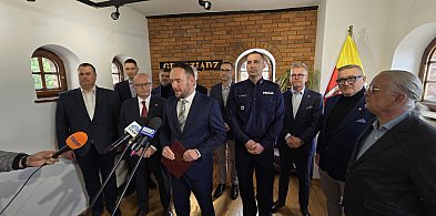III LO w Grudziądzu: Mundury nielegalne? Sukces z klasą policyjną nie przykryje za-95603