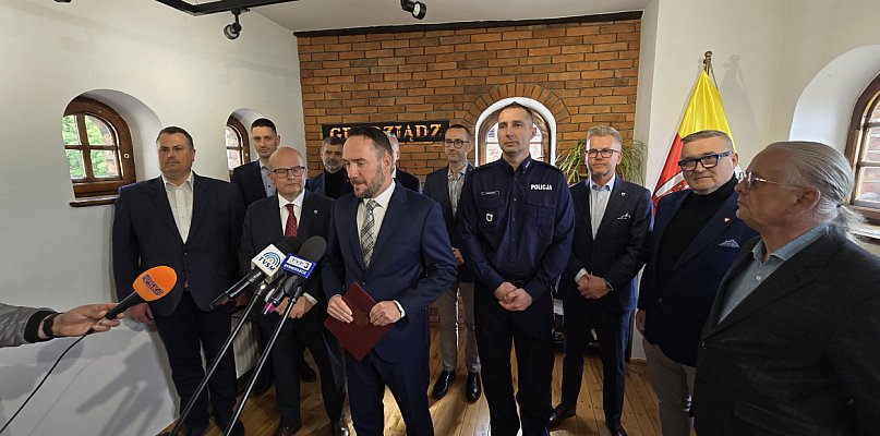 III LO w Grudziądzu: Mundury nielegalne? Sukces z klasą policyjną nie przykryje za - 95603