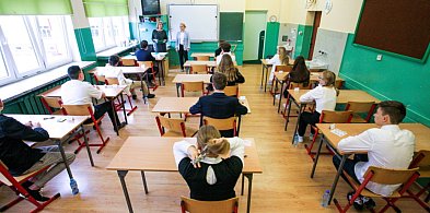 We wtorek rano ósmoklasiści piszą egzamin z j. polskiego-95639