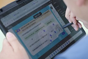 W nowym roku szkolnym do szkół trafi ponad 735 tys. laptopów i tabletów-95655