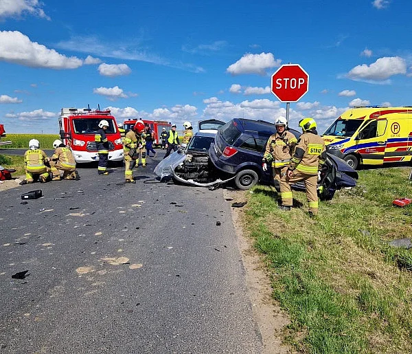 Wypadek w Słupie. Zderzenie trzech aut na DW538, trzy osoby ranne-95852