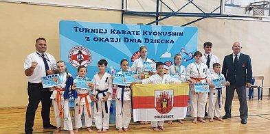 Młodzi karatecy z Grudziądza z workiem medali! Zdobyli 9 krążków w Płocku-96110