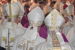 Biskupi po obradach. Krytyka ministerstwa i nowa komisja ds. nadużyć-96216