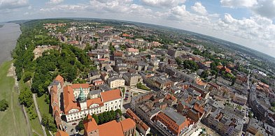 Setki tysięcy na pensje i prawników. Ujawniamy koszty rocznego "zwijania" miejskie-96400
