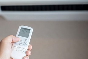 Chłodzisz się klimatyzacją? Oto, co najczęściej robią źle Polacy-96611