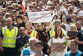 W Toruniu około 10 tysięcy osób przeszło w Marszu Milczenia po zabójstwie 24-letni-96652