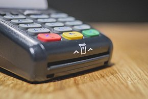 Zakaz sprzedaży i większy nadzór. Tych produktów nie kupią już nieletni-96661