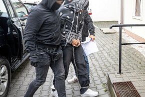 29-letni obcokrajowiec doprowadzony do prokuratury po śmiertelnym ugodzeniu nożem -96667