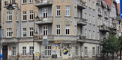 Zaniedbany budynek Sanepidu szpeci centrum. Radny interweniuje, a Ratusz wyjaśnia-96774