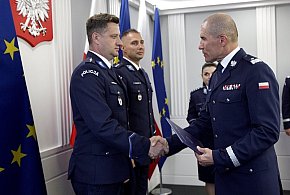 Grudziądzki Policjant Wyróżniony w Ogólnopolskim Konkursie „Policjant, który mi po-96969