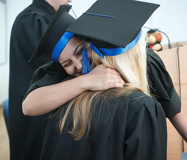 Początek końca pisania magisterek? Wykładowcy biją na alarm-97199