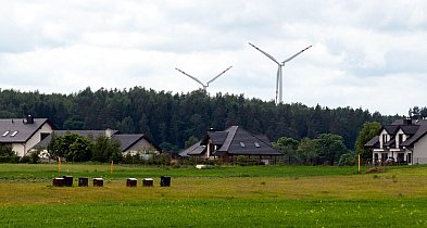 Ustawa wiatrakowa. Gminy apelują do prezydenta o podpisanie dokumentu-97211
