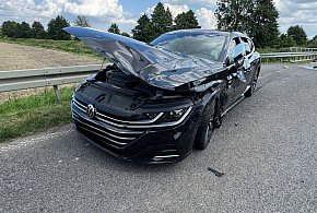 Szynych: Zderzenie czołowe na drodze powiatowej. Jedna osoba trafiła do szpitala-97284