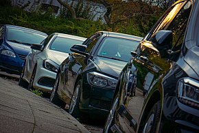 Tysiące samochodów idą pod młotek. Można je mieć za pół ceny-97539