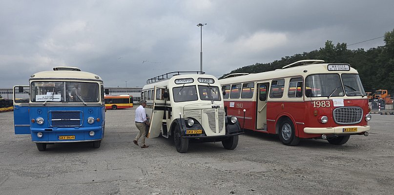 Zabytkowe autobusy już na ulicach Grudziądza! Zobacz, co czeka pasażerów - 97637