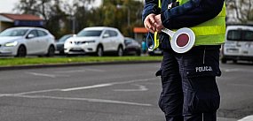 W Dzień Zaduszny policja apeluje do kierowców: noga z g