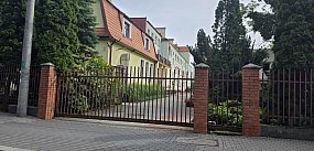 Prywatny biznes kierowniczki na terenie miejskiego DPS-