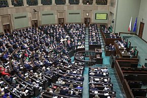 Sejm uchwalił nowelę podwyższającą limity wydatków na b - 96721