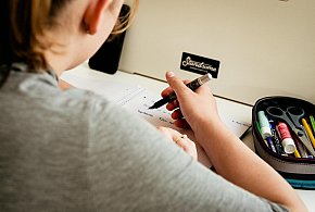 Obowiązkowe prace domowe wrócą do szkół? Polacy mówią jasno-97813