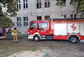 Poranny pożar przy ul. Karabinierów w Grudziądzu. Płonęły drzwi do mieszkania-97805