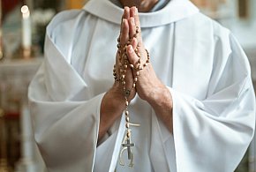 Nowe dane z Kościoła. Coraz mniej młodych wybiera drogę kapłaństwa?-98254
