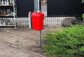 Widzisz taki pojemnik na cmentarzu. Oto, do czego służy-98515