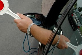 Od początku roku policjanci zatrzymali 13,8 tys. kierowców jeżdżących mimo zakazu-98571
