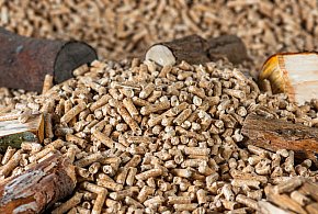 Drożeje popularny opał. Miliony Polaków dostaną po kieszeni tej zimy-98702