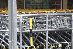 Czy 1 listopada zrobisz zakupy? Ten weekend zaskoczy wielu klientów-98721