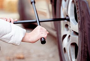 Z pozoru drobiazg, a może skończyć się tragedią. Urząd ostrzega kierowców-98856