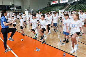 Co z obowiązkowym podziałem na grupy na lekcjach WF MEN: decyzja dyrektora i organ-98884