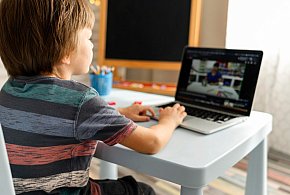 Popularni influencerzy mogą mieć kłopoty. Treści dla dzieci budzą kontrowersje-98898