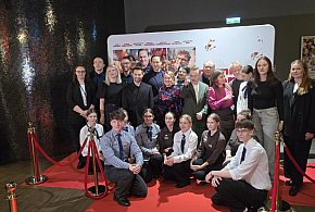 Gwiazdy na czerwonym dywanie w Grudziądzu. Przedpremiera filmu „Piernikowe serce”-99038