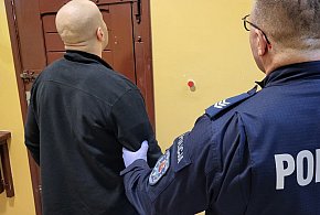 Rozbój w Grudziądzu: 27-latek zatrzymany po kradzieży telefonu. Grozi mu długa ods-99381