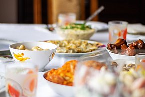 Polacy znów sięgną głębiej do kieszeni. Tyle wydają na świąteczne jedzenie-99462